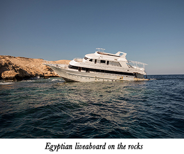 Egyptian liveaboard on the rocks