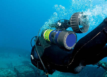 Look, Ma, No Hands Underwater The power to the propeller goes via a gearbox 