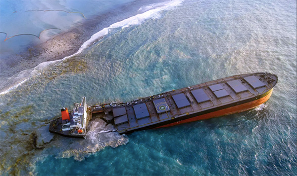 Wrecked oil tanker in Mauritius